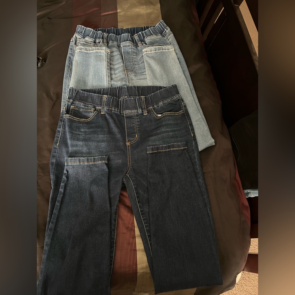 Grace & Lace pull on skinny jeans. Two pairs. Light blue and dark blue. Size M.